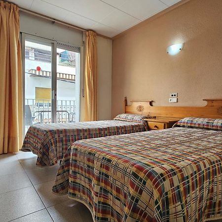Hostal Los Manos Blanes Esterno foto