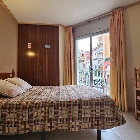 Hostal Los Manos Blanes Esterno foto