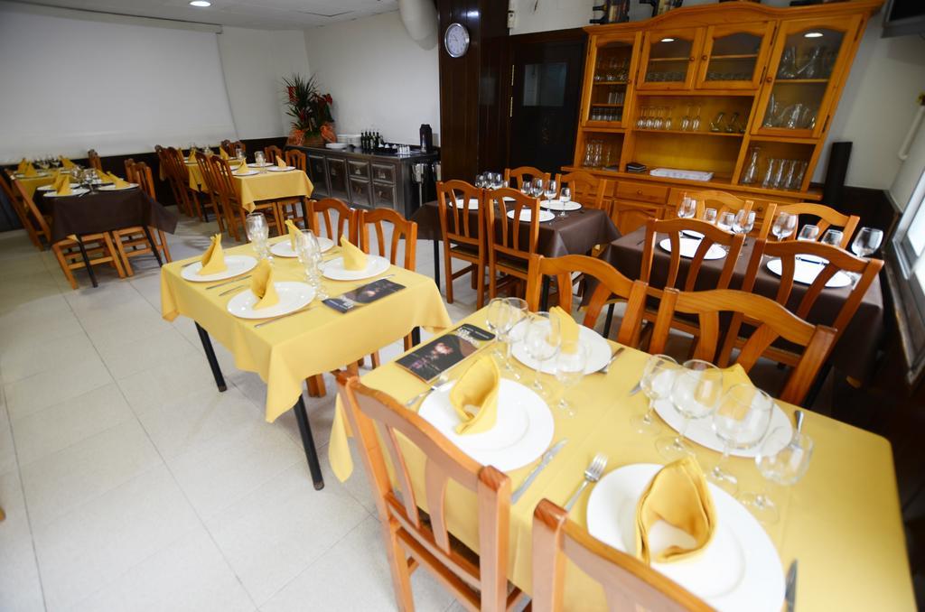 Hostal Los Manos Blanes Esterno foto