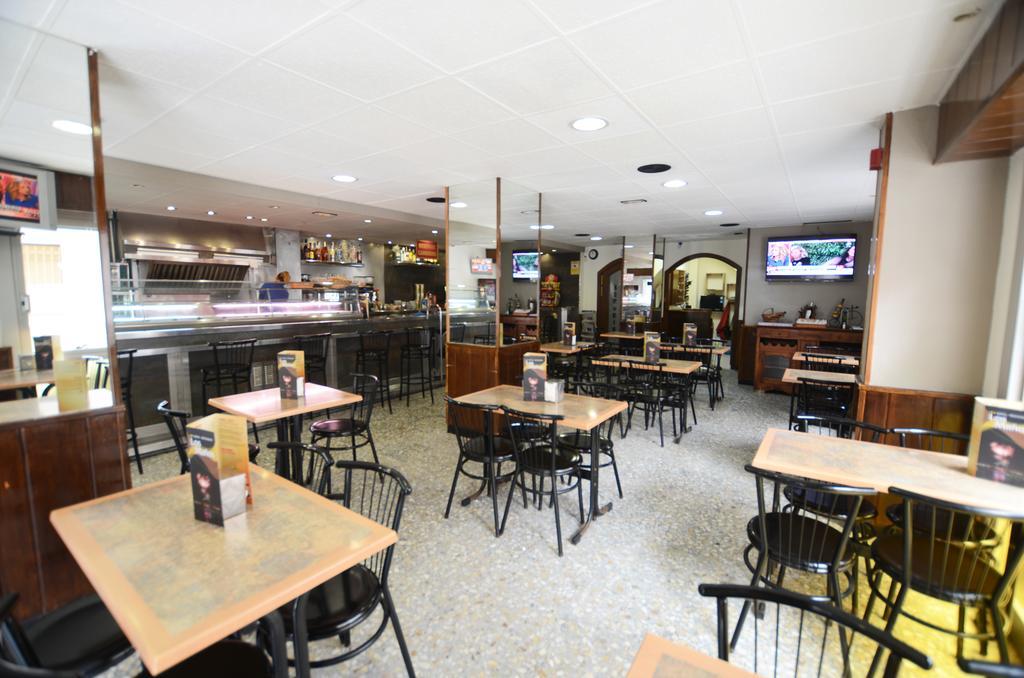 Hostal Los Manos Blanes Esterno foto